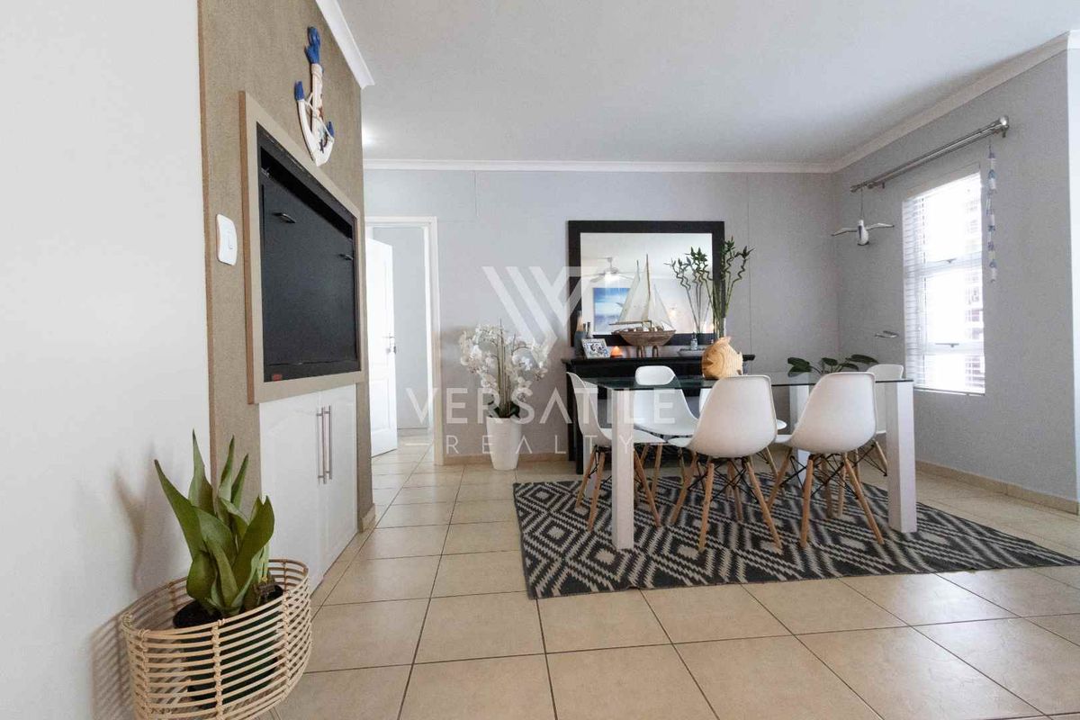 Townhouse For Sale - Photo 3