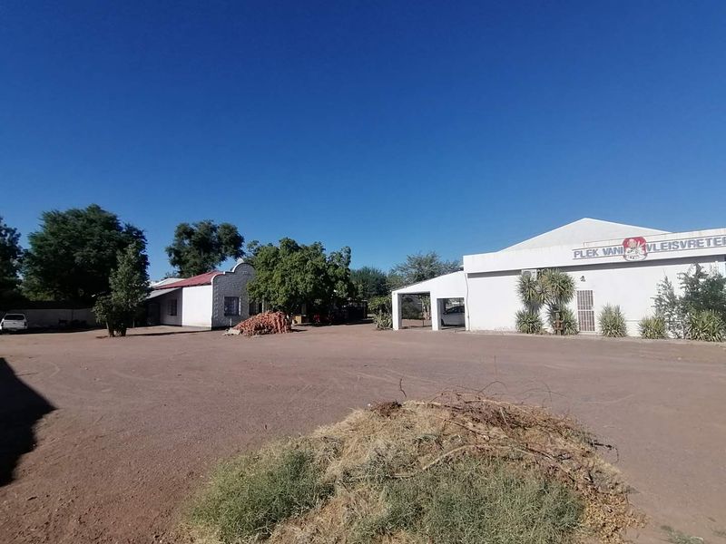 PERFECTLY LOCATED BUTCHERY WITH FLATLETS FOR SALE IN MARIENTAL – NAMIBA - Photo 2