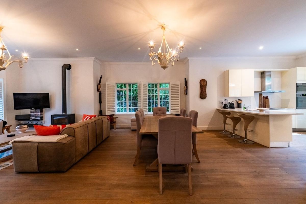 Elegant Furnished 4-Bedroom Home Available 01 July 2026 until 30 September in Franschhoek - Photo 3