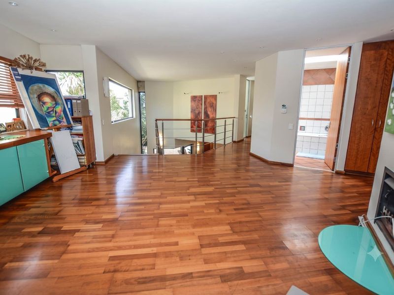 Exceptionally spacious and modern family home - Photo 9