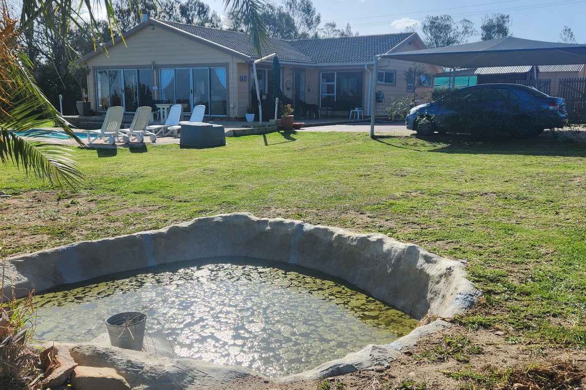 PEACEFUL COUNTRY STYLE LIVING WITH POOL SIDE PRIVACY - Photo 2