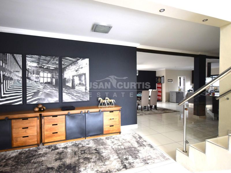 4 BEDROOM HOUSE IN EXT 15, IS FOR SALE - Photo 2