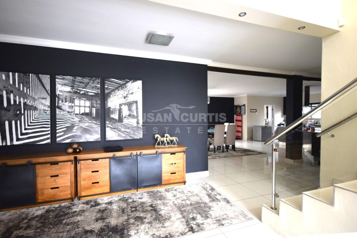 4 BEDROOM HOUSE IN EXT 15, IS FOR SALE - Photo 2