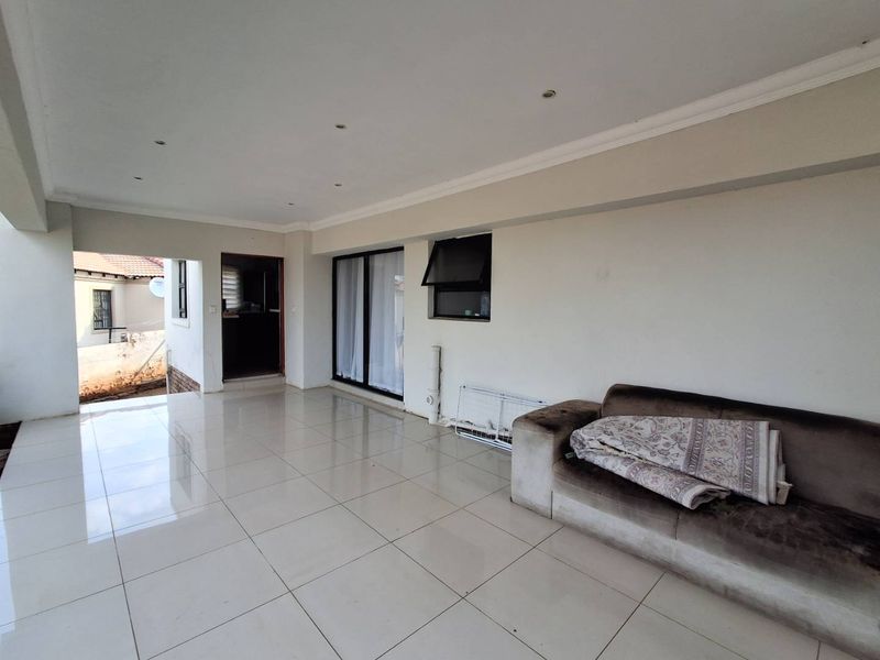 Three bedrooms house for sale in Elandspoort - Photo 10