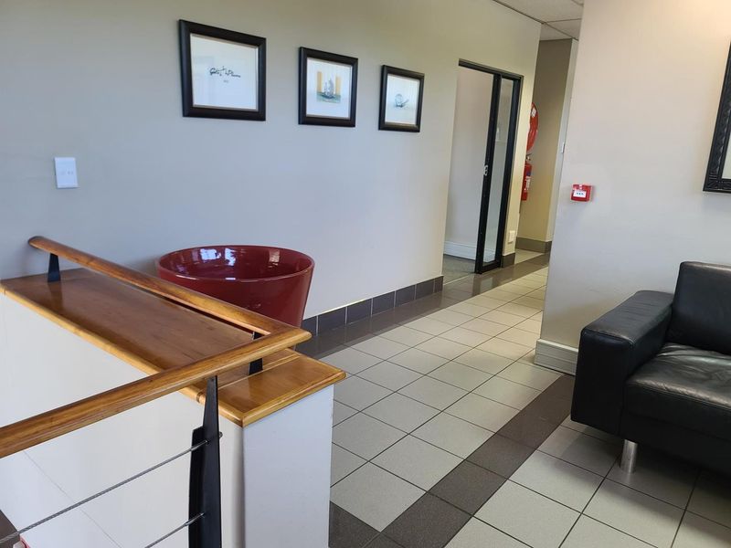 WELL LOCATED OFFICE/WAREHOUSE TO RENT - Photo 10