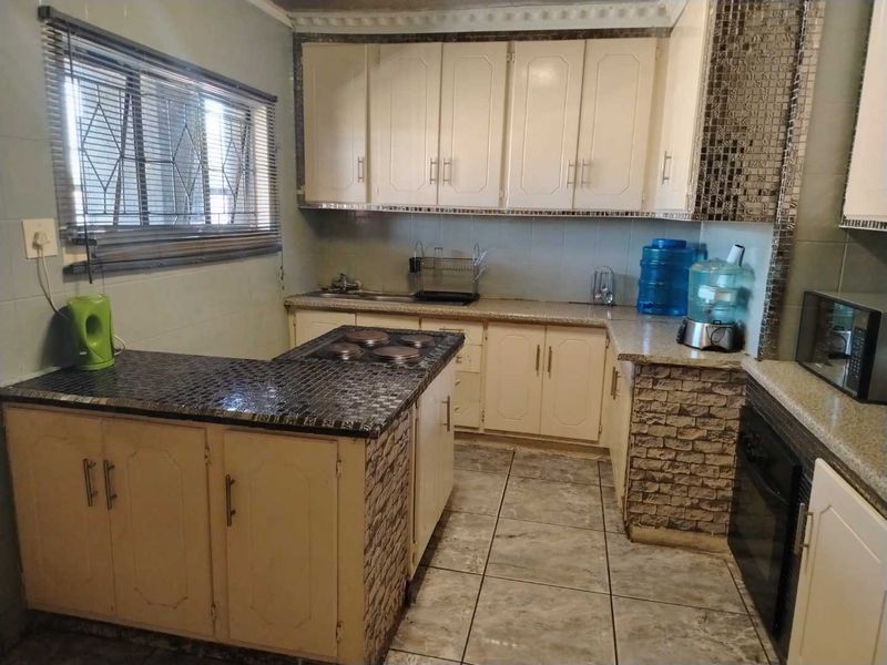 A ready to move in house - Photo 7