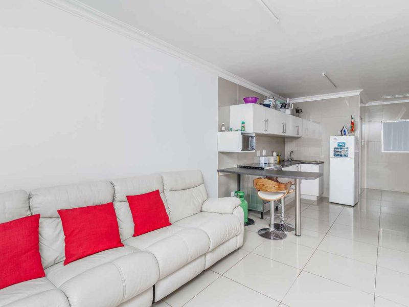 Ultimate Student Haven: 16-bedroom Student Accommodation For Sale - Photo 6