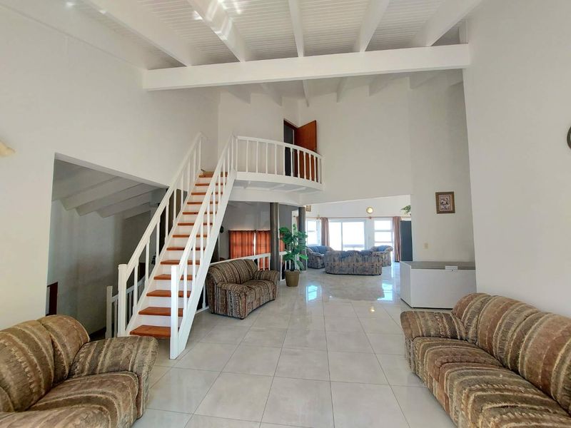 4 Bedroom Beachfront Home - Photo 4