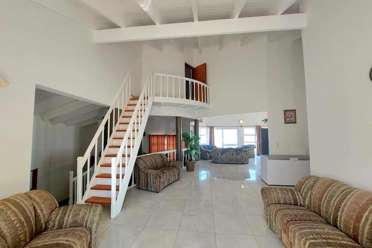 4 Bedroom Beachfront Home - Photo 4