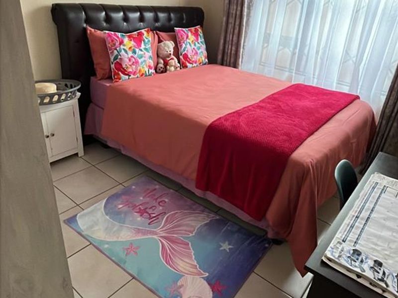 Lovely Home For Sale - Photo 6