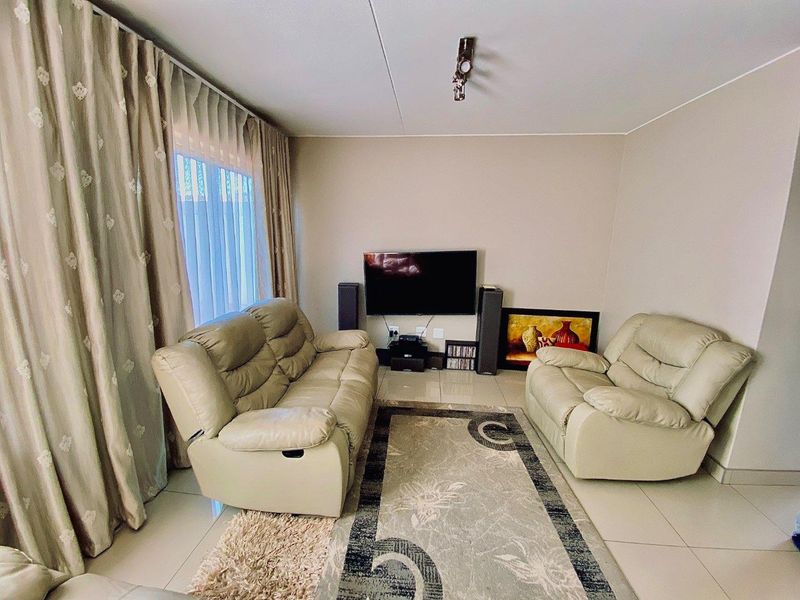 The Perfect Money Can Buy Townhouse - Photo 8