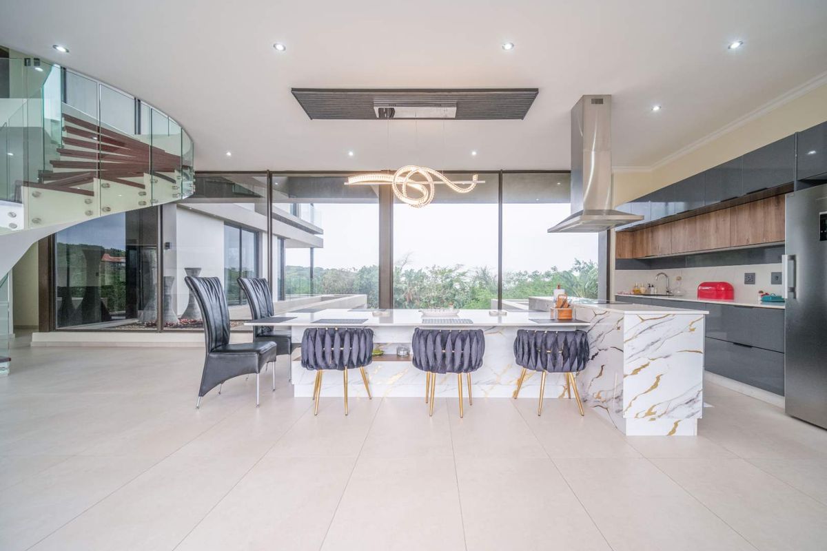 Modern Architectural Masterpiece with distant Seaviews - Photo 2