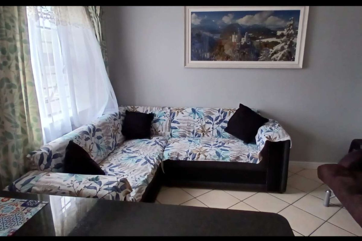 Invest smart: Easy rental, low fees & great location - Photo 3