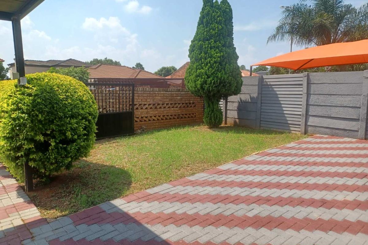 2 Bedroom House for Sale in The Orchards, Akasia - Photo 2