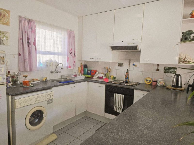 Fantastic lock up and go. Suite single or couple. - Photo 4