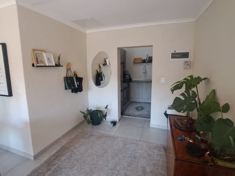 3 Bedroom 2 Bathroom - Photo 9