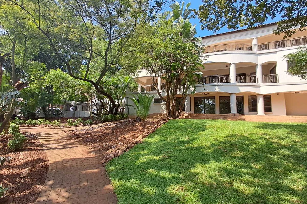 4 Bedroom, 4.5 bath, Elegant Family Home - Magalieskruin - Photo 4