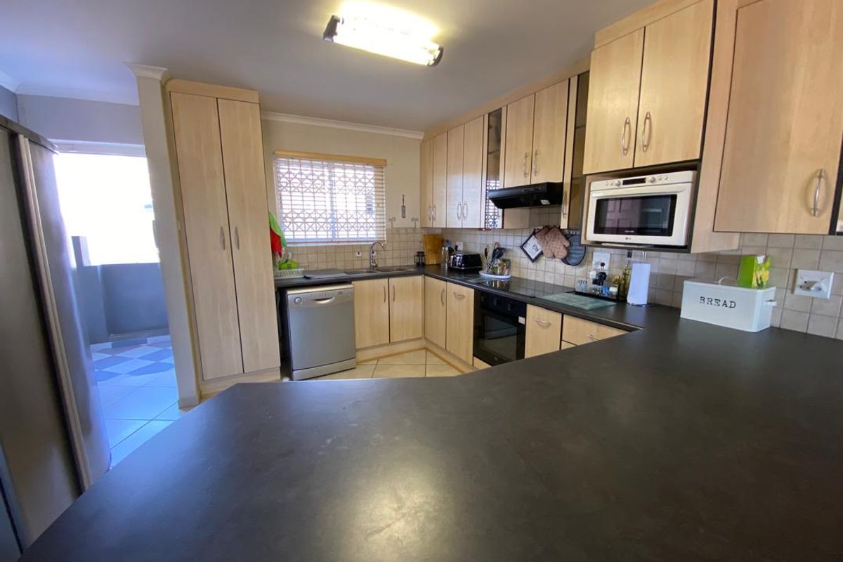 FULLY FURNISHED - 3 BEDROOM FLAT WITH SEA VIEW TO LET IN MILE 4, SWAKOPMUND, NAMIBIA - Photo 4