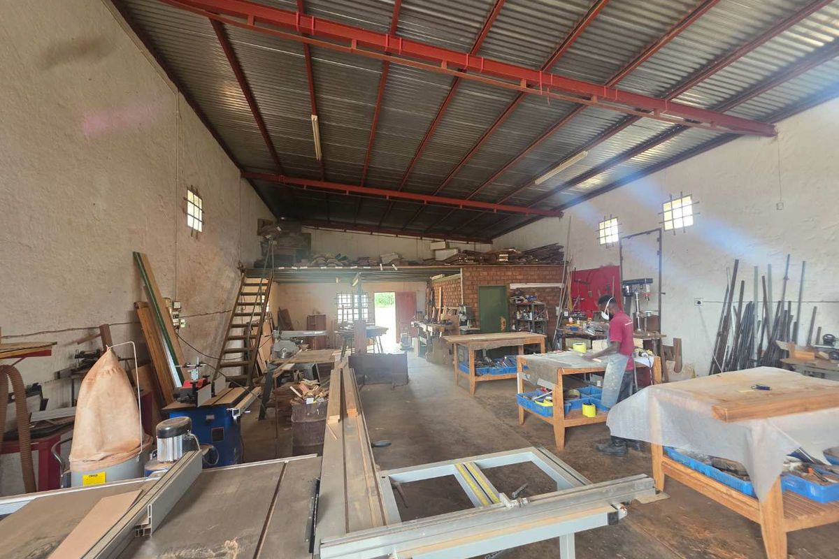 Large Commercial property for sale in Omaruru - Photo 4