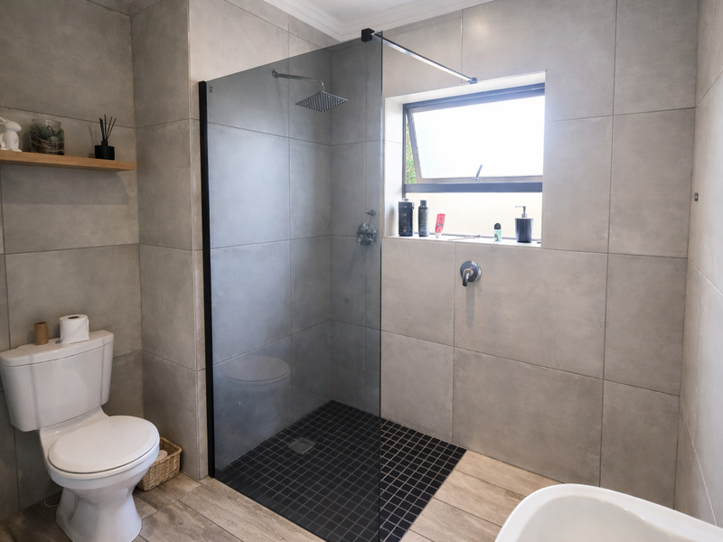 Charming Family Home in Brackenfell South – Move-In Ready! - Photo 4