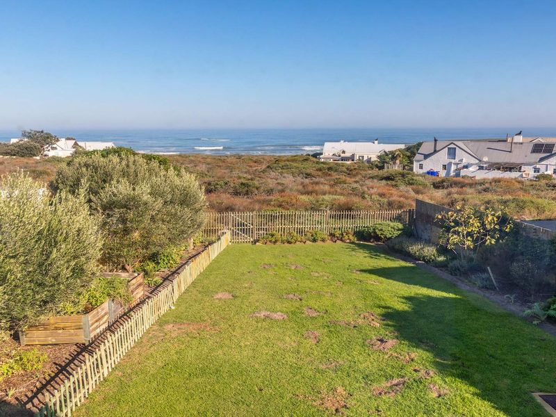 Charming Coastal Retreat in Exclusive Grotto Bay - Photo 3