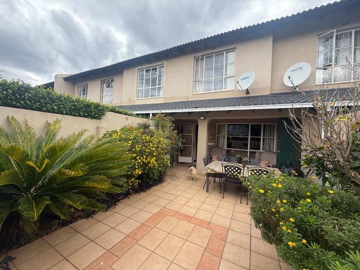 Property #2564512, Townhouse For Sale in Fairland