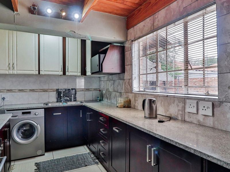 Modern Family Living with Space, Style & Comfort in Annlin. - Photo 3