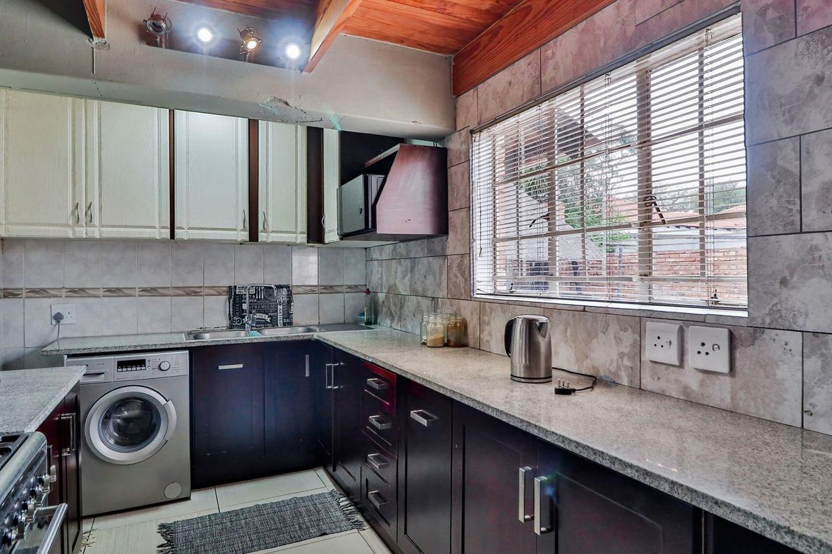 Modern Family Living with Space, Style & Comfort in Annlin. - Photo 3