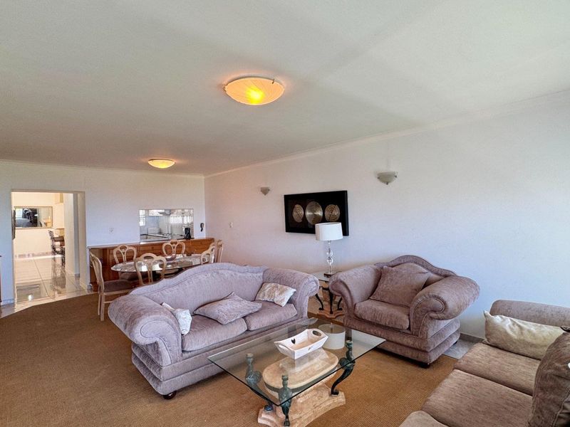 Luxury Coastal Living – Fully Furnished 3 Bedroom Apartment on Marine Drive - Photo 4