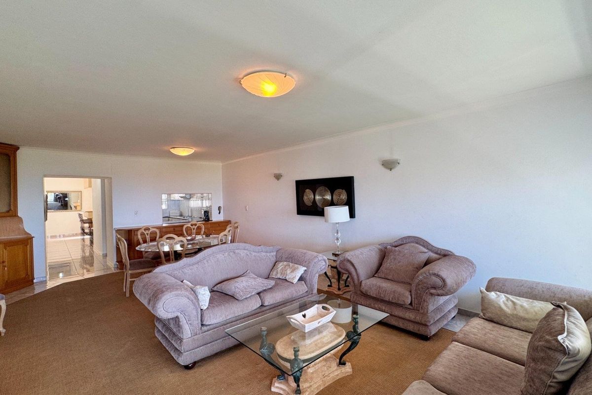 Luxury Coastal Living – Fully Furnished 3 Bedroom Apartment on Marine Drive - Photo 4