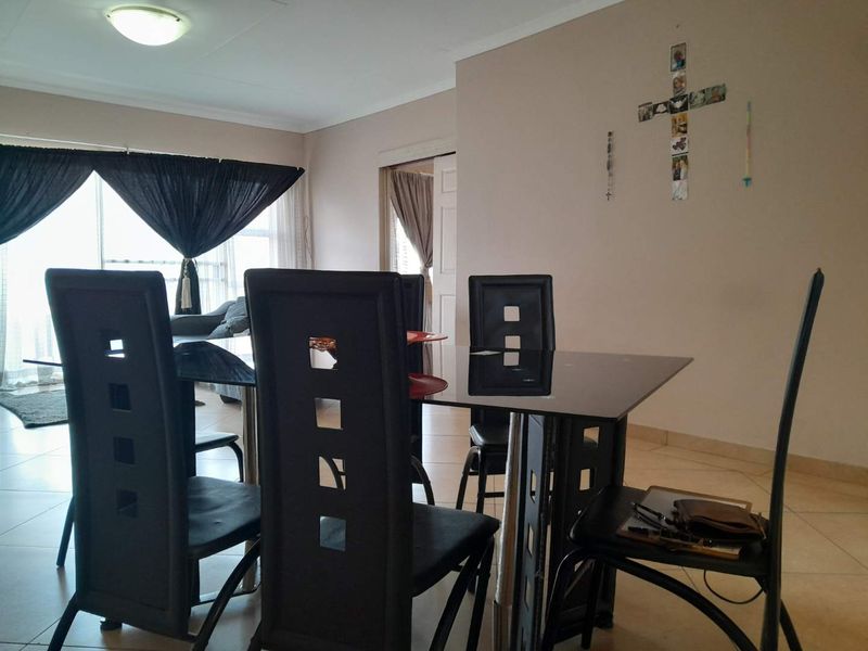Price Adjustment Don't Miss Out -1st floor 3 Bedroom Klinker Brick Townhouse for sale - Photo 3