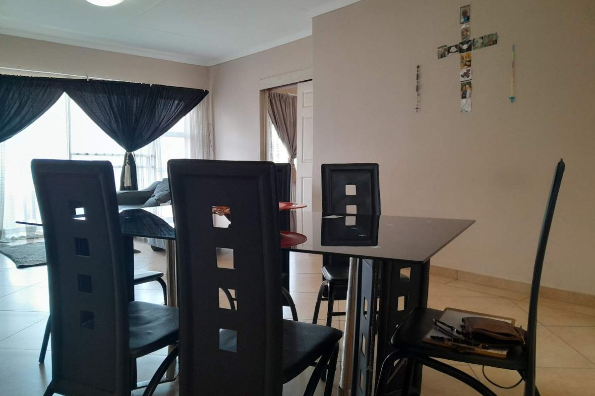 Price Adjustment Don't Miss Out -1st floor 3 Bedroom Klinker Brick Townhouse for sale - Photo 3