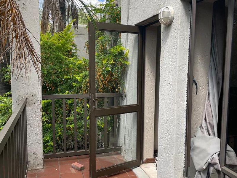 2 Bedroom apartment availble for sale in Bloubosrand - Photo 4