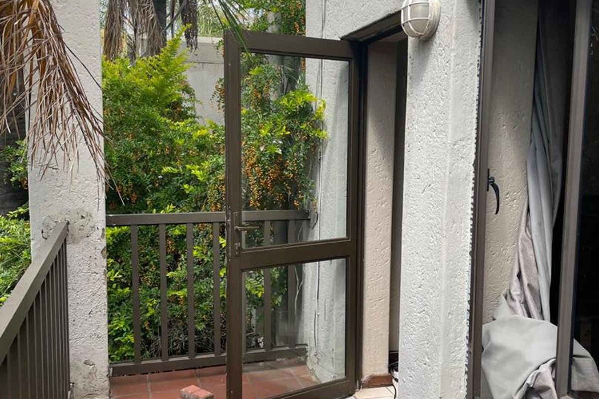 2 Bedroom apartment availble for sale in Bloubosrand - Photo 4