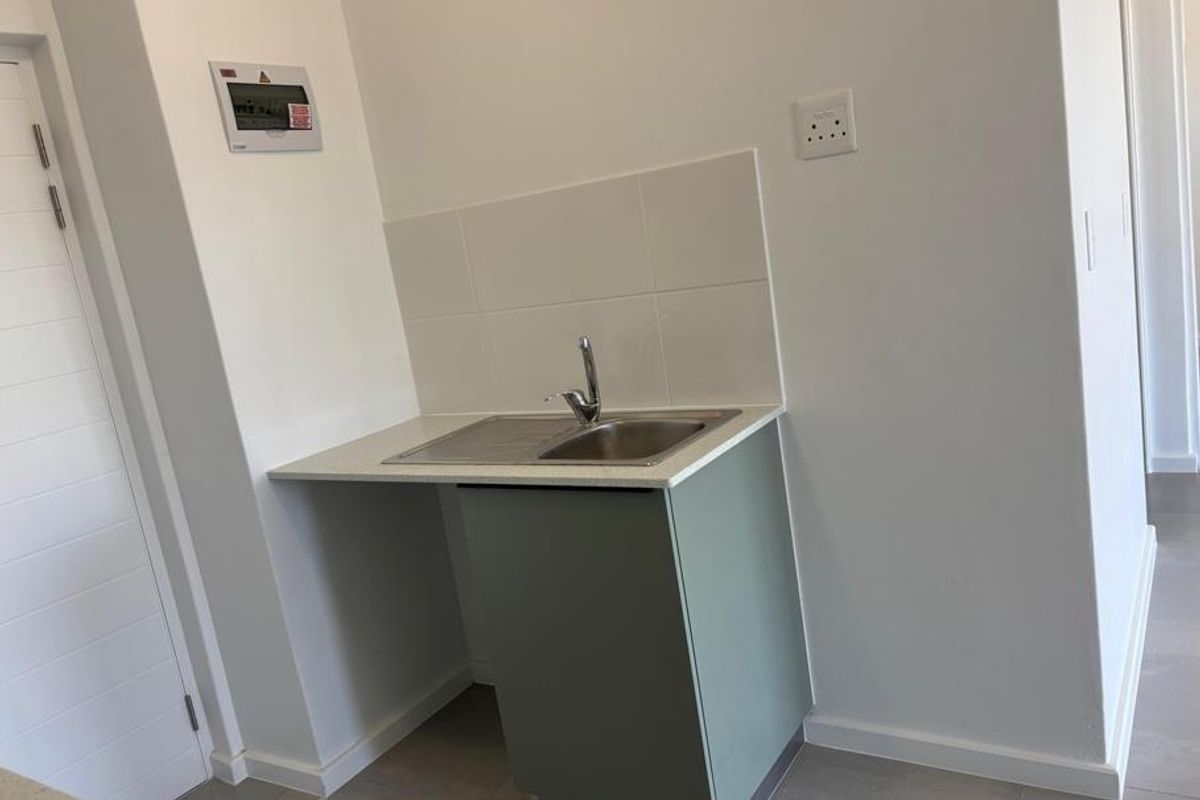 2 Bedroom Apartment To Let in Rivergate - Photo 3