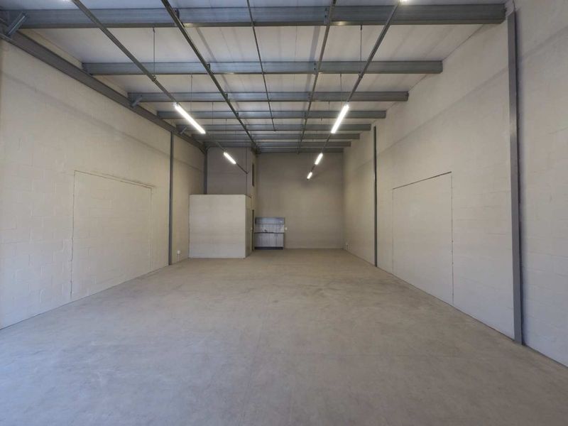 115sqm Warehouse space to let - Montague Gardens - Photo 9