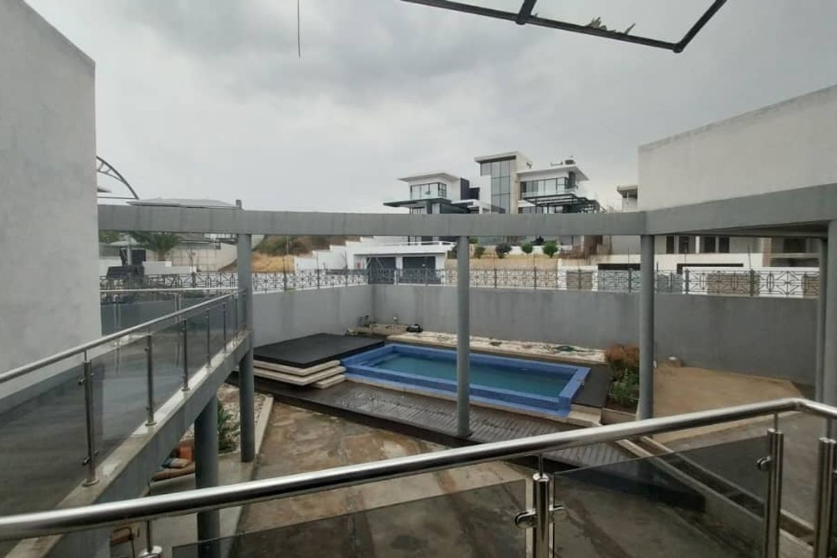 Elevate your lifestyle! Where modern design meets breathtaking views. - Photo 2