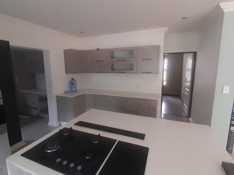 Birdwood Estate: A Modern Sanctuary - Photo 10