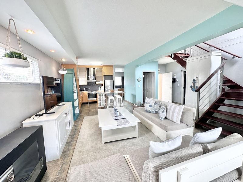 EXCLUSIVE WATERFRONT TOWNHOUSE - IDEAL HOME OR HOLIDAY ESCAPE - Photo 9