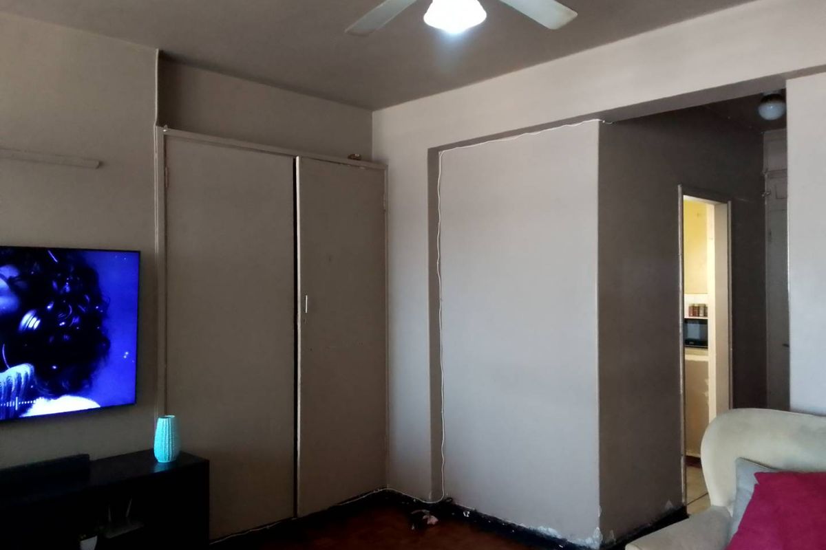 Bachelor Apartment In Durban Central - Photo 5