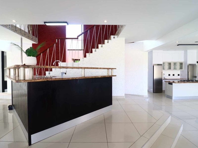 Dune View 4-Bedroom Luxury Home with 2 Flats for Sale, Swakopmund Kramersdorf - Photo 7