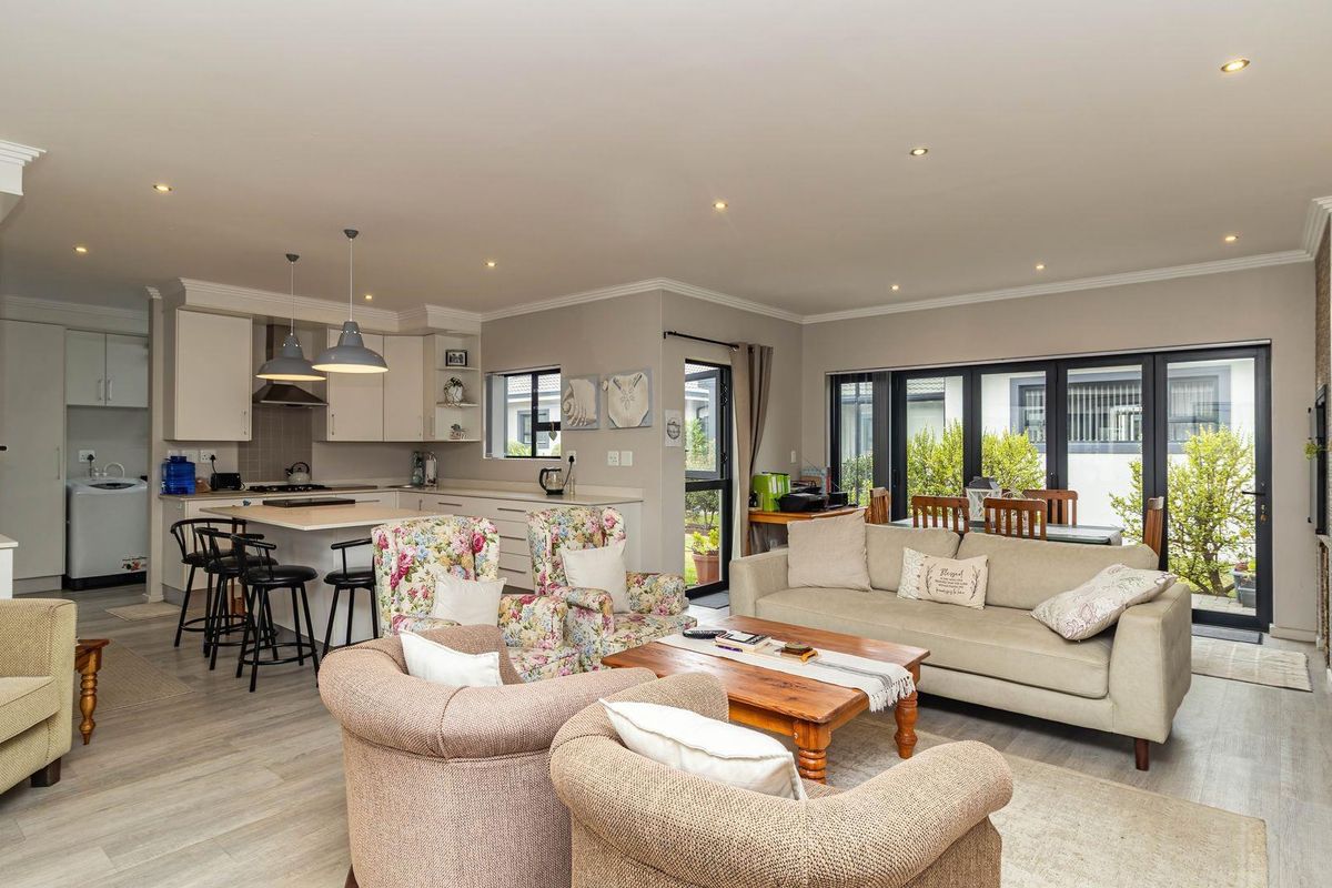 Embrace modern comfort in Diaz Beach retirement village - Photo 5