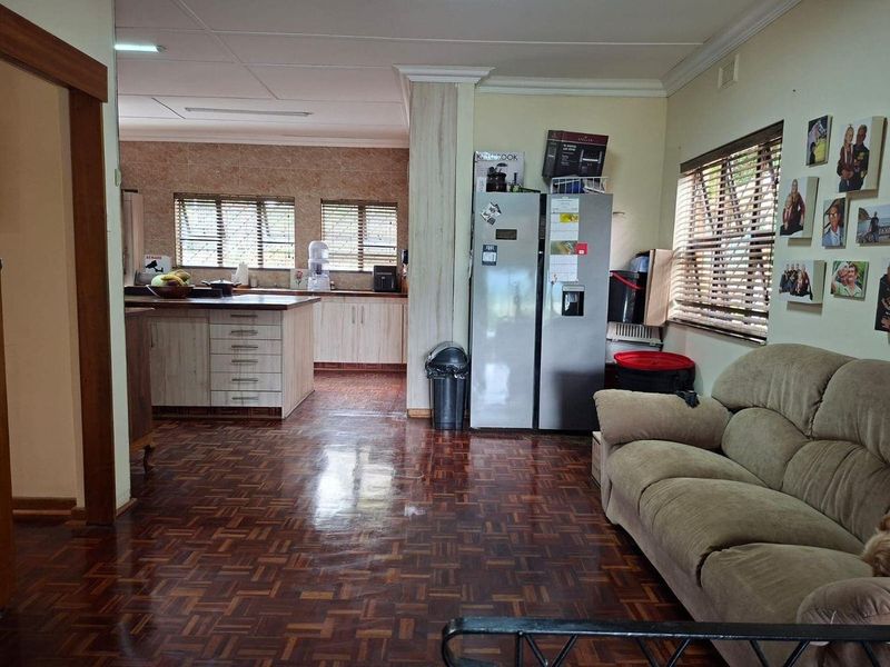 4 Bedroom House for Sale in Drakensview, Estcourt. - Photo 5