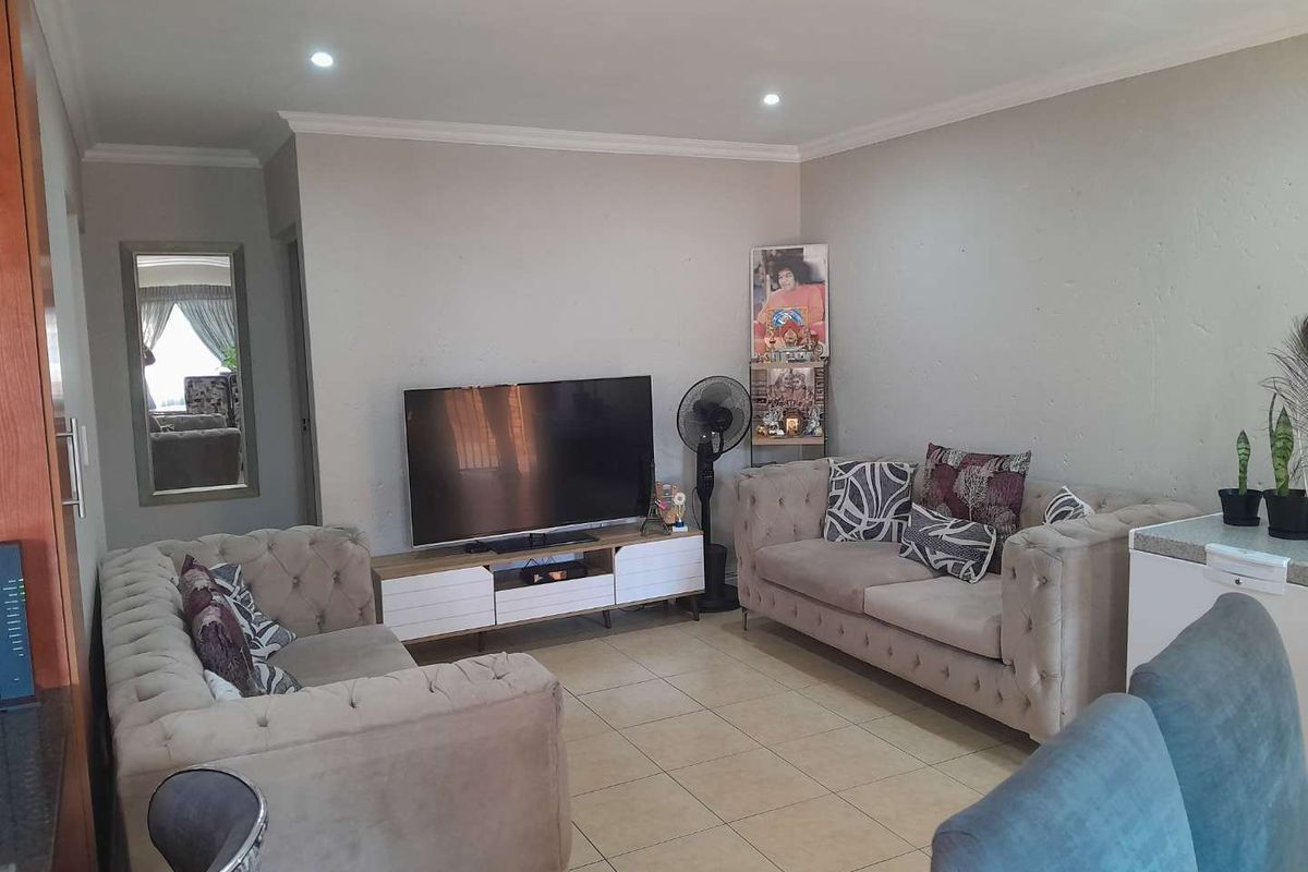 Neat as a Pin: Perfect Starter Home in Prime Location - Photo 4