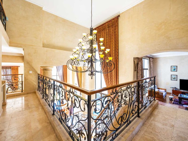 AN EXCEPTIONAL CONTEMPORARY MASTERPIECE OVERLOOKING THE LAKE & GOLF COURSE - Photo 8