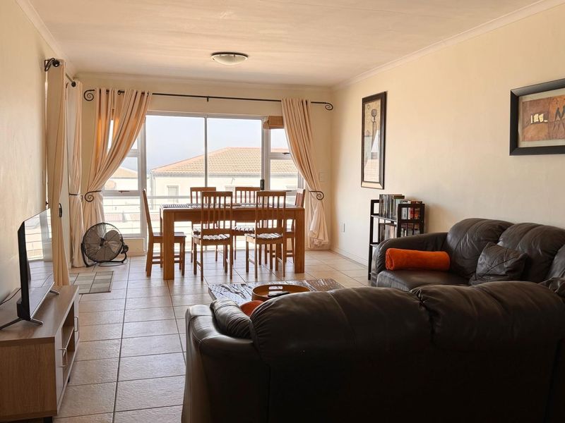 Coastal Big Bay apartment with tandem garage! - Photo 3