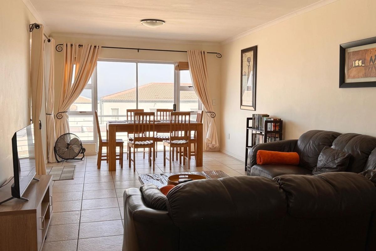 Coastal Big Bay apartment with tandem garage! - Photo 3