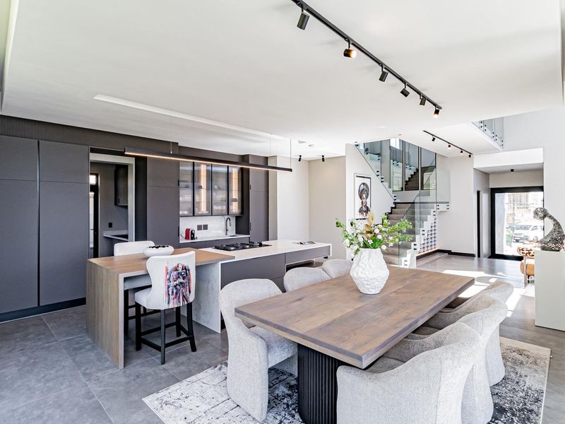 Ultra-Luxury Home with Exceptional Finishes - Photo 8