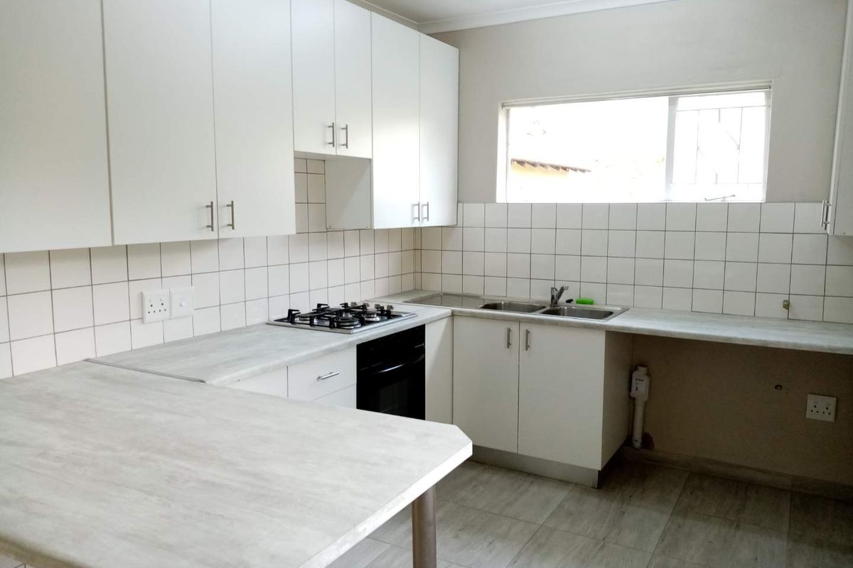 Stunning 1 bedroom cottage in Boskruin - Photo 3