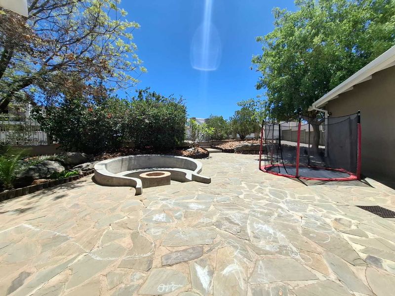 Modern home with heated indoor pool - Photo 4